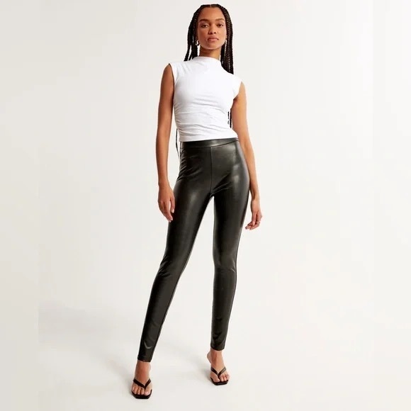 Abercrombie & Fitch classic faux
leather leggings in black - Picture 1 of 8